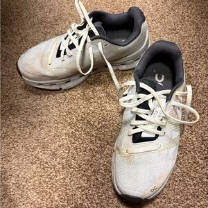 Grey OnCloud size 6.5 women’s